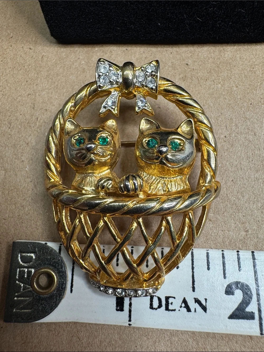 Vintage Gold-Tone Cat Basket Brooch with Green Eyes - Unbranded